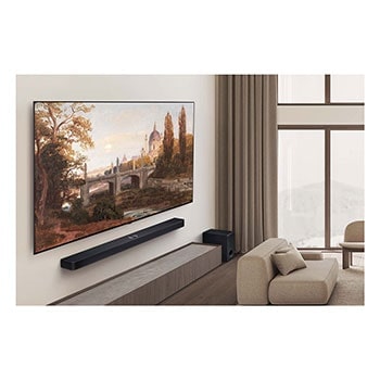 Großansicht eines hochwertigen Wohnzimmers in gedeckten Erdtönen. An der Wand hängt ein LG OLED AI B5 4K Smart TV mit einem Kunstwerk auf dem Bildschirm. Darunter ist eine LG Soundbar montiert. 