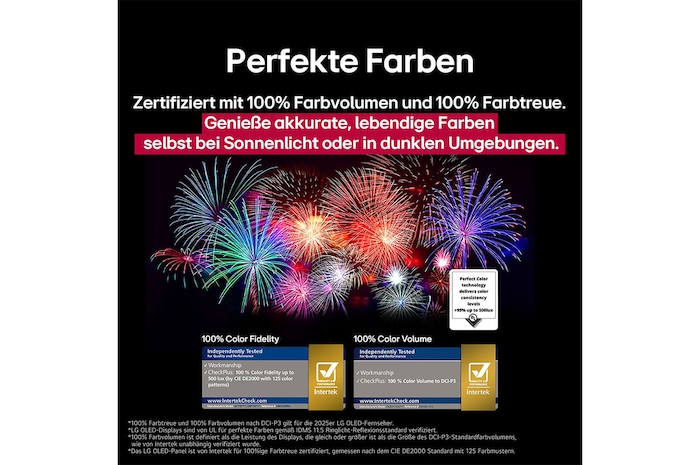 Ein Wohnzimmer mit einem an der Wand montierten LG OLED-Fernseher. Auf dem Fernseher ist eine Bergkette vor einem dunklen Abendhimmel voller Sterne zu sehen. Diese Szene ist in zwei Hälften geteilt. Die eine Seite zeigt eine trübe, graue Version der Landschaft mit der Bezeichnung Non Perfect Black Display. Auf der anderen Seite ist ein angenehmeres Bild mit einem größeren Dynamikbereich von Schwarz und Weiß zu sehen. Dies ist mit Perfect Black Display gekennzeichnet. Auch die Logo-Zertifizierung ist sichtbar: Perfect Black Technology liefert Schwarzwerte von 0,24 nit oder weniger bis zu 500 Lux.