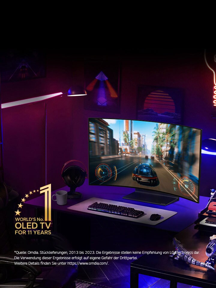 Ein Bild des LG OLED evo Flex in einem Gaming Setup.