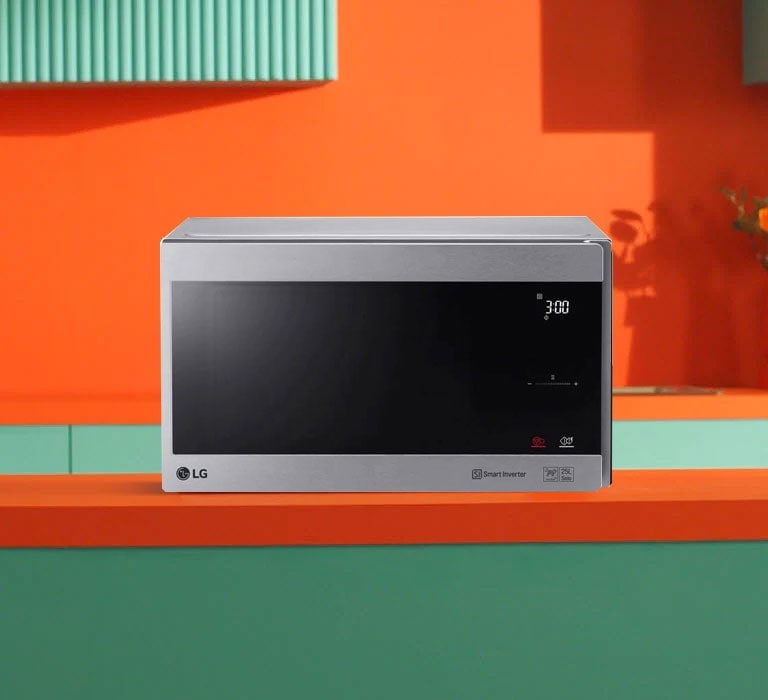 Zeigt den LG NeoChef® in der Küche.