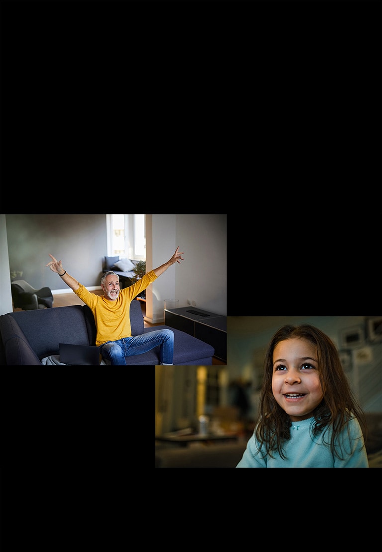 Un grand-père est assis sur un canapé dans le salon et regarde avec plaisir l’image diffusée dans le coin supérieur gauche. Une fille regarde quelque chose avec joie.