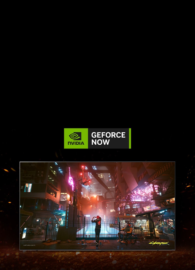 Des flammes jaillissent autour du téléviseur et on peut voir l’écran du jeu Cyberpunk. Un logo GeForce NOW se trouve en haut du téléviseur.