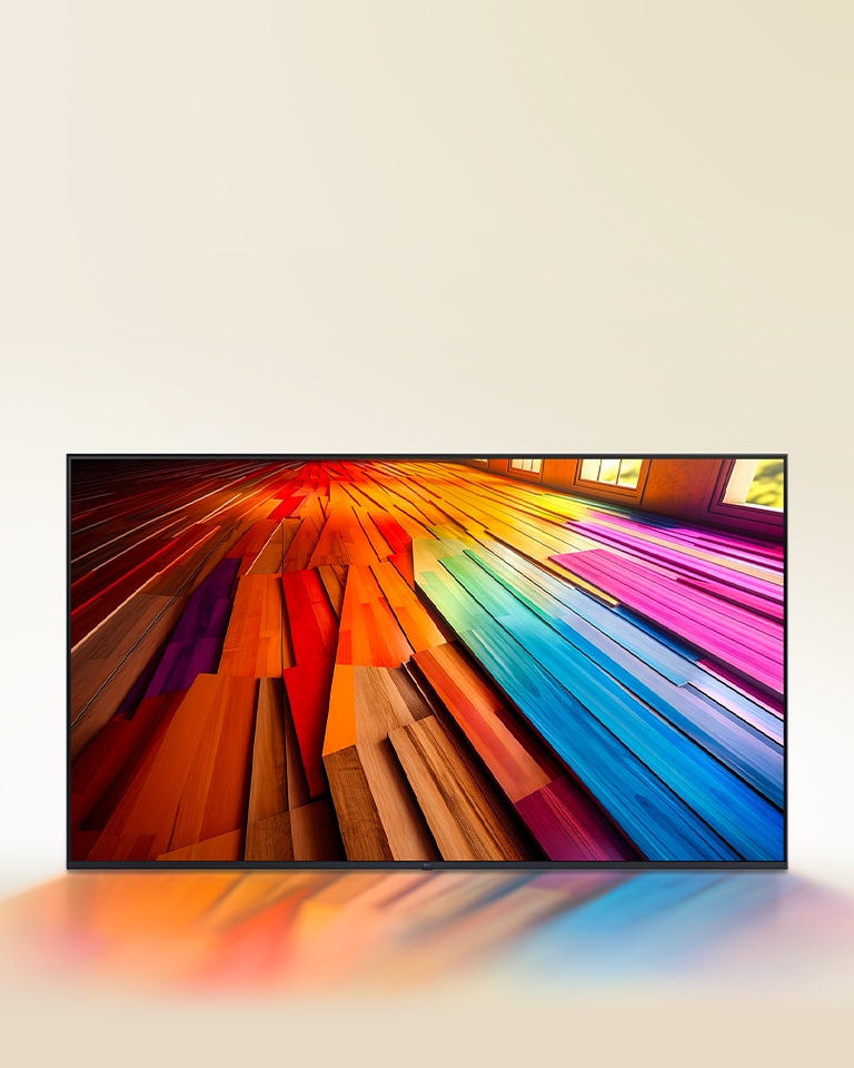 Des couleurs vibrantes, sur un sol en bois sont affichées sur un téléviseur LG UHD.