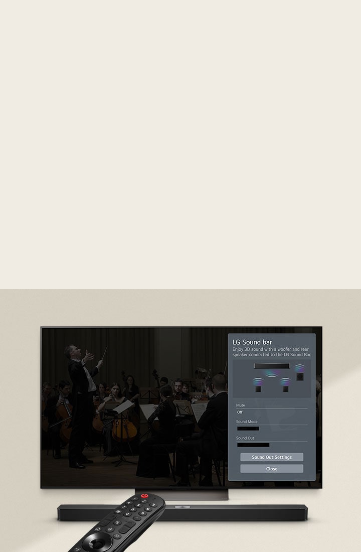 El control remoto LG apunta hacia un televisor LG con la barra de sonido LG debajo. LG TV muestra el menú de la interfaz WOW en la pantalla.
