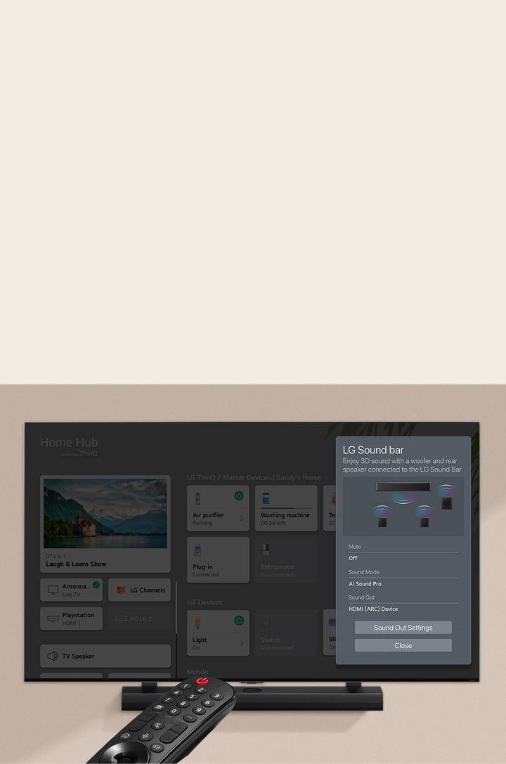 Un control remoto apuntando a un televisor LG Nanocell que muestra la configuración de control de la barra de sonido al lado derecho de la pantalla.