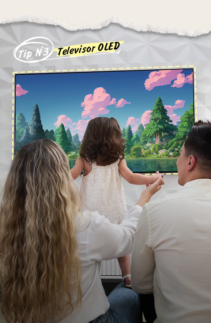 Mamá, papá y niño viendo una pantalla de TV vibrante.