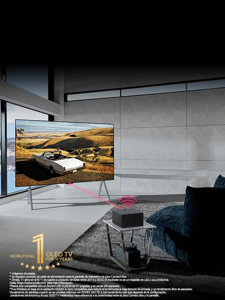 En un espacio de estar moderno, un LG OLED TV está sobre una peana y una Zero Connect Box está ubicada sobre una mesa enfrente con dispositivos metidos debajo. Una señal Wi-Fi y un haz de color rojo son emitidos hacia la pantalla del televisor. El emblema dorado del OLED TV número 1 en el mundo durante 11 años está abajo.