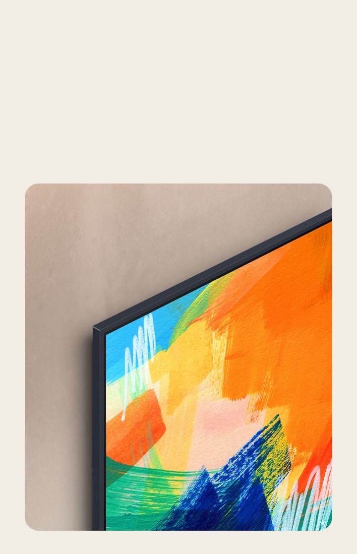 En la esquina superior izquierda de un televisor LG, que muestra una obra de arte multicolor, el televisor está montado en una pared sin apenas espacios visibles.