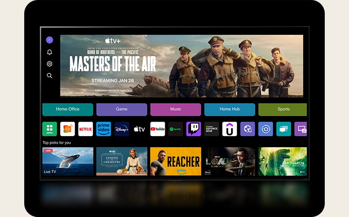 La pantalla de inicio de webOS 24 con las categorías Home Office, Juegos, Música, Home Hub y Deportes. La parte inferior de la pantalla muestra recomendaciones personalizadas en "Mejores opciones para ti".