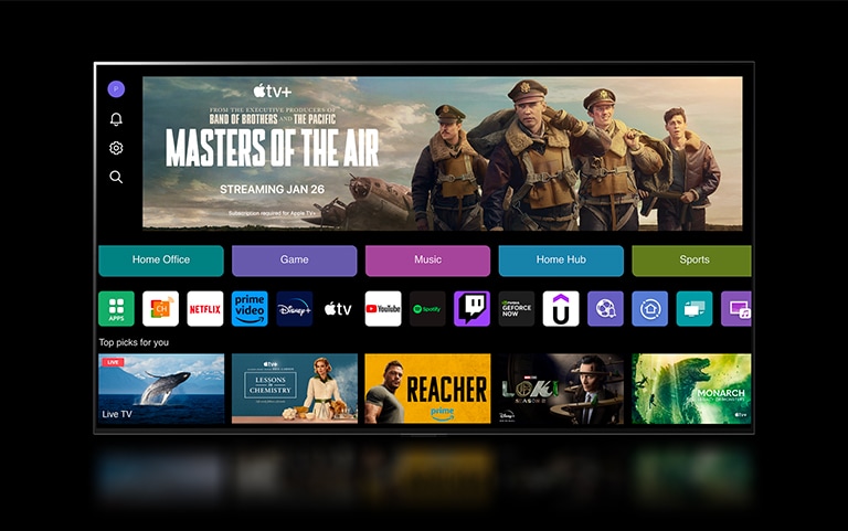 La pantalla de inicio de webOS 24 con las categorías Home Office, Juegos, Música, Home Hub y Deportes. La parte inferior de la pantalla muestra recomendaciones personalizadas en "Mejores opciones para ti".