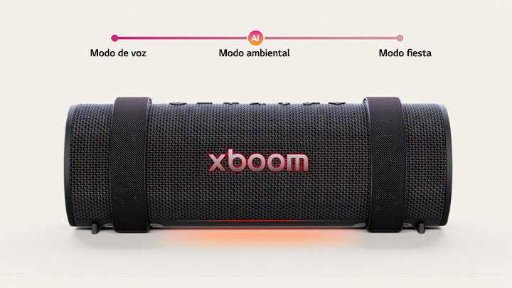 Vista frontal del xboom Grab con su luz encendida.