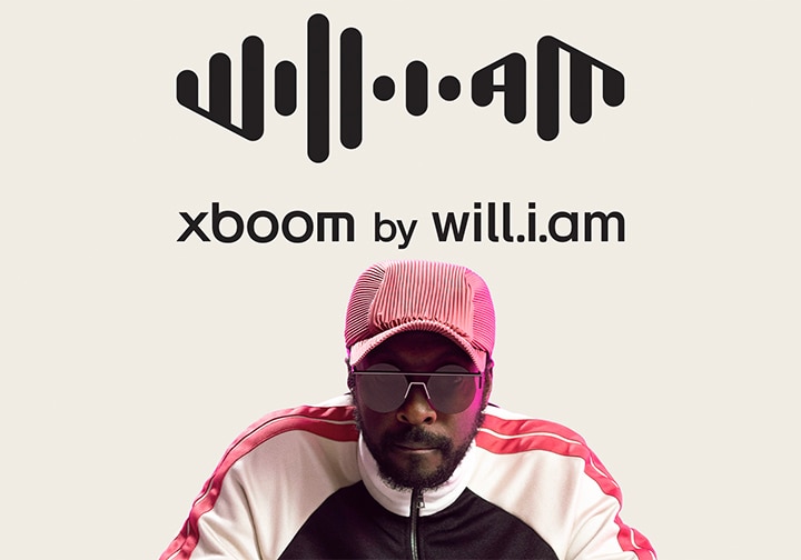 La imagen de will.i.am con el logo de xboom by will.i.am apareciendo en la parte superior.