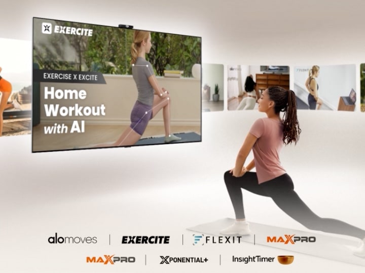 Žena cvičí při sledování cvičebních videí na LG TV, na obrazovce se objevují různé fitness obsahy, jako je jóga a meditace, což představuje LG TV jako všestranného fitness společníka.