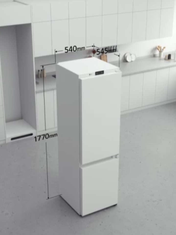 Prezentace instalace vestavěné chladničky LG s mrazákem ve spodní části.