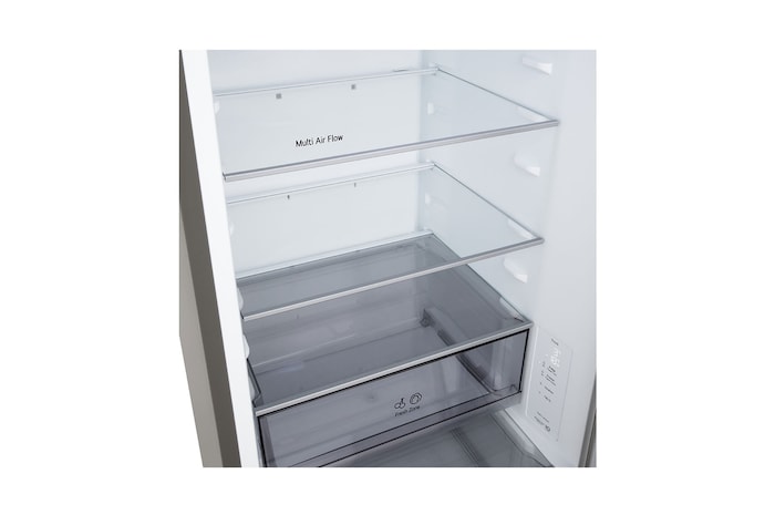 Přední pohled na chladničku s mrazničkou LG s ventilací DoorCooling+™