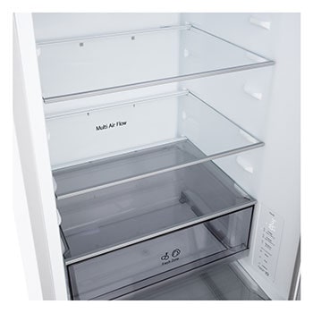 Přední pohled na chladničku s mrazničkou LG s ventilací DoorCooling+™