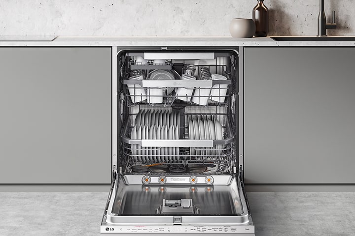 Záběry, jak upravit stojany myčky pro různé druhy nádobí.