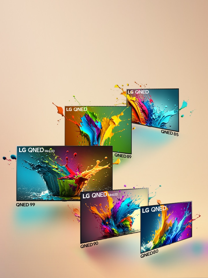 Televizory LG QNED 80, QNED 90, QNED 99, QNED 89 a QNED 85 stojící vedle sebe v šikmé řadě, přičemž televizor QNED 99 směřuje dopředu a ostatní svírají úhel 45 stupňů. Světlo září a vrhá barevné stíny a z každé obrazovky vylétávají barevné kapky a vlny barev.