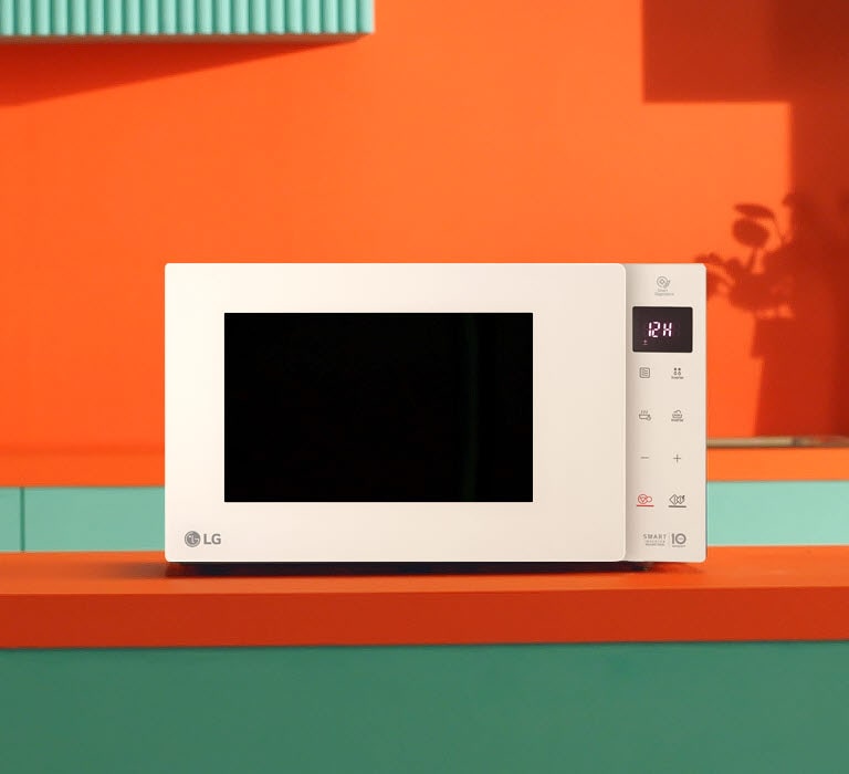 Je zobrazena LG Neochef™ umístěná v kuchyni.