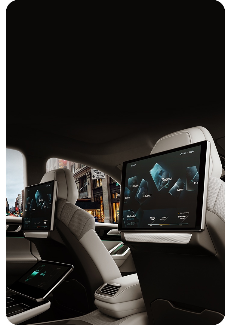 Obrázek vnitřku vozidla s nainstalovaným monitorem.