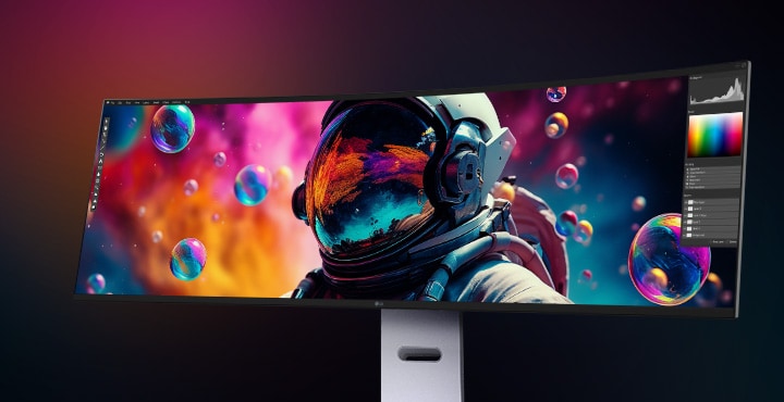 Zakřivený monitor LG UltraWide zobrazuje živý obrázek sci-fi astronauta v rozhraní pro úpravu fotografií, který zdůrazňuje zářivé barvy a vysoké rozlišení.