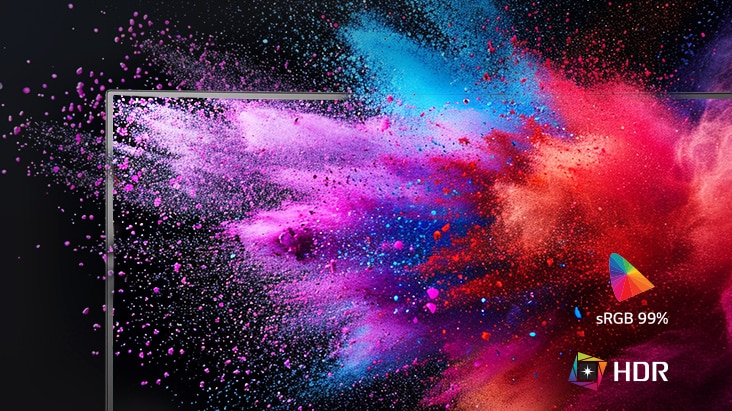 Monitor zobrazuje živou explozi barevného prášku v odstínech růžové, fialové, modré a oranžové, což zdůrazňuje barevný výkon. Ikony na pravé straně označují barevný gamut sRGB 99 % a podporu HDR.