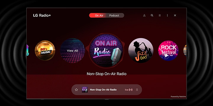 LG TV-Bildschirm mit verschiedenen Radiodienst-Logos, die von dynamischen Schallwellengrafiken umgeben sind und LG Radio+ als kostenlose Plattform für Musik, Podcasts und Radioinhalte hervorheben.