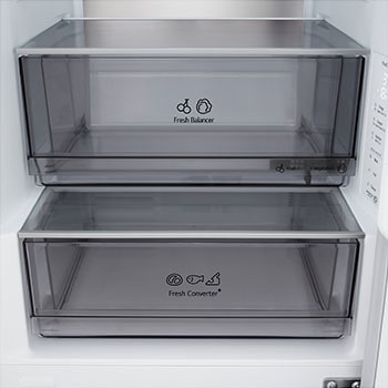 LG fridge freezer (GBBS726CPY) front view showing DoorCooling+™ vent