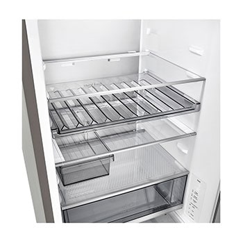 LG Unterer Gefrierschrank (GBBS726CPY) bündig installiert in hoher warmer beigefarbener Wand mit weißen Pfeilen, welche auf die Oberseite und die vorderen Oberflächen zeigen