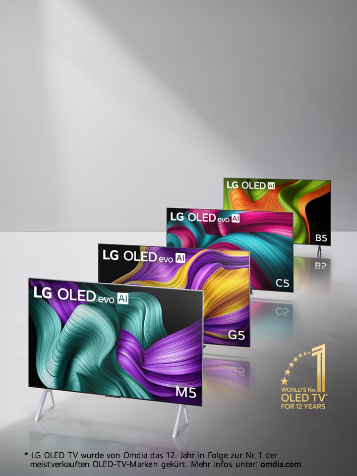 Aufstellung von drei LG OLED evo AI TVs in Formation, die Fernseher C5, G5 und B5. Das Emblem „Seit 12 Jahren die Nummer 1 der Welt bei OLED-Fernsehern“ befindet sich in der Ecke.