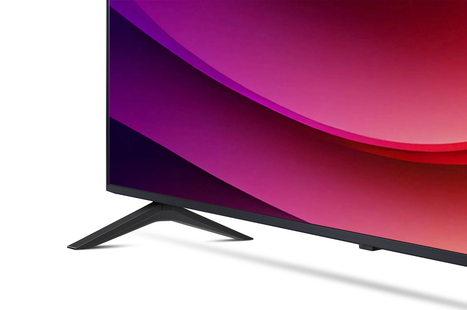 Detailansicht des Standfußes und unteren Bildschirmrahmens des LG NanoCell AI NANO82 4K Smart TV 2024.