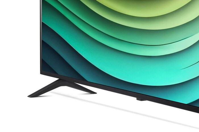 Detailansicht des Standfußes und unteren Rahmens des LG NanoCell AI NANO81 4K Smart TVs mit abstraktem grünem Muster auf dem Bildschirm.