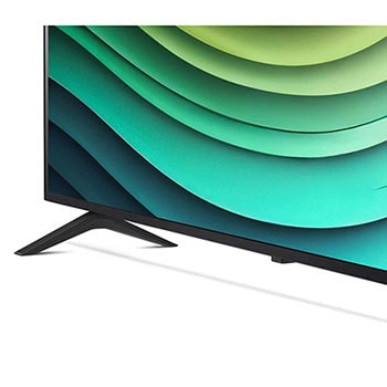 Detailansicht des Standfußes und unteren Rahmens des LG NanoCell AI NANO81 4K Smart TVs mit abstraktem grünem Muster auf dem Bildschirm.