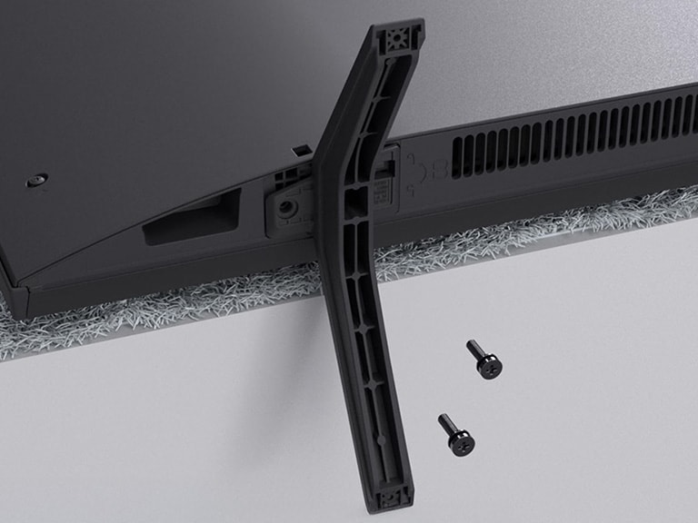 Installationsvideo zur Montage des Standfußes für den LG NanoCell AI NANO81 4K Smart TV Fernseher.