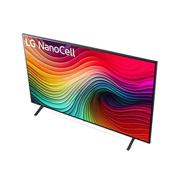 Tiefwinkelansicht des LG NanoCell AI NANO81 4K Smart TVs mit Betonung auf stabile Standfußstruktur.