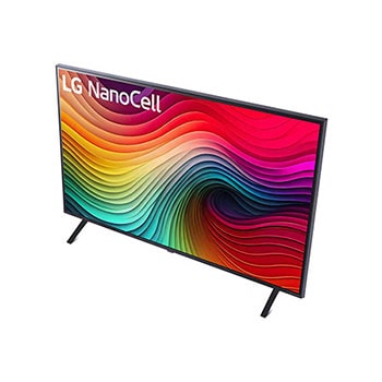 Tiefwinkelansicht des LG NanoCell AI NANO81 4K Smart TVs mit Betonung auf stabile Standfußstruktur.