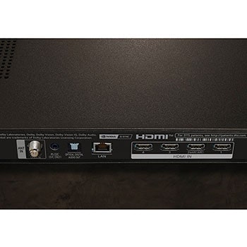 Detailaufnahme des Anschlussbereichs auf der Rückseite des LG OLED evo AI C4 4K Smart TV mit HDMI-, LAN- und USB-Ports