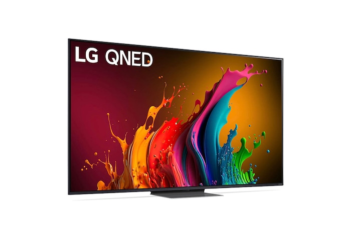 LG QNED87 AI 4K Smart Fernseher aus einer vorderen linken Perspektive, zeigt den Bildschirm mit lebendiger abstrakter Kunst.