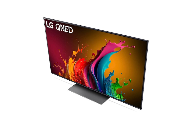 Ansicht des LG QNED87 AI 4K Smart Fernsehers aus hoher Perspektive, von oben auf Bildschirm und Standfuß blickend.