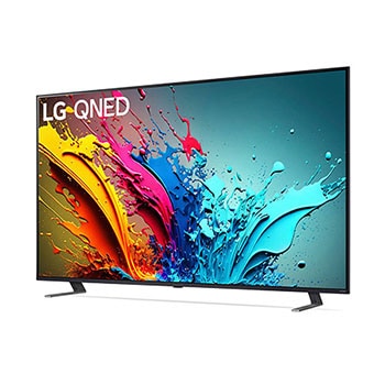 LG QNED MiniLED AI QNED85 4K Smart Fernseher aus einer leichten vorderen rechten Perspektive, zeigt Bildschirm und zentralen Standfuß.