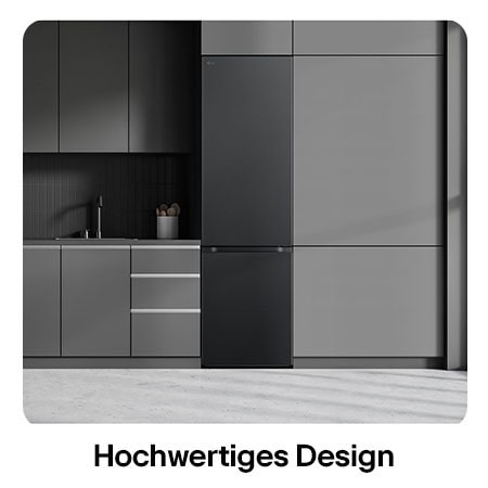 LG Kühl-Gefrierkombination GBV7280BEV in Essence Black Steel, zeigt das 203 cm hohe Flat Door Design und die nahtlose Integration in die dunkelgraue Küche.