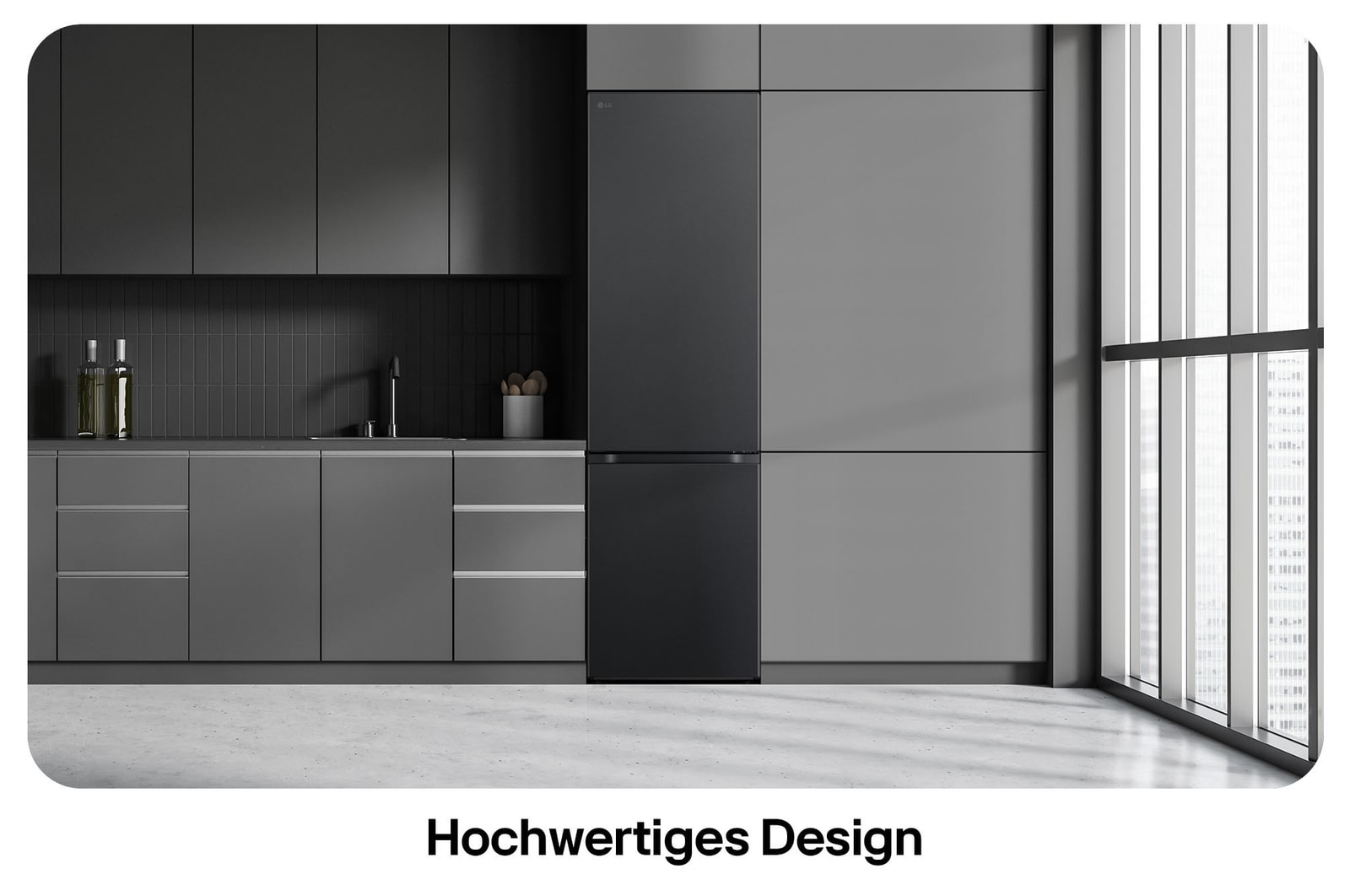 LG Kühl-Gefrierkombination GBV7280AEV in Essence Black Steel, zeigt das 203 cm hohe Flat Door Design und die nahtlose Integration in die dunkelgraue Küche.