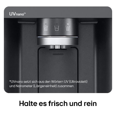 Nahaufnahme des Wasserspenders vom LG Multi-Door Kühlschrank GMG960EVJE in mattem Schwarz-Stahl, mit der UVnano™-Technologie, die die Wasserdüse mit UV-Licht reinigt.