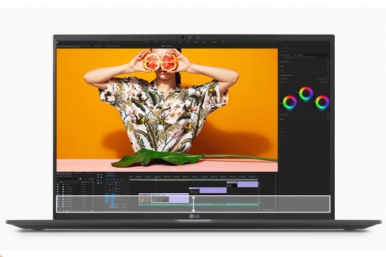 Eine Frau hält LG gram in einer Hand
