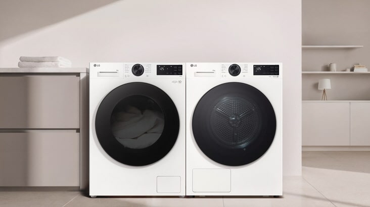 Ein Video, in dem die Tür geöffnet, Wäsche in die geräumige Trommel geladen und die Maschine eingeschaltet wird. Ein Video, in dem die Tür geöffnet, Wäsche in die geräumige Trommel geladen und die Maschine eingeschaltet wird.