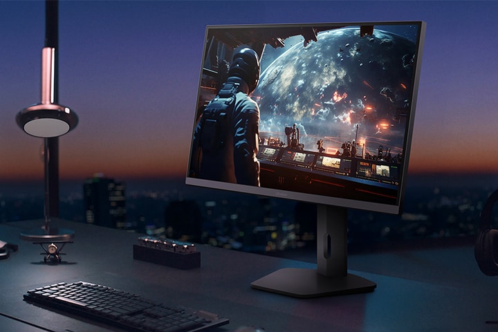 Vorder- und Rückansicht des UltraGear™ 27g610a Gaming-Monitors mit einer futuristischen Rennszene auf dem Bildschirm.