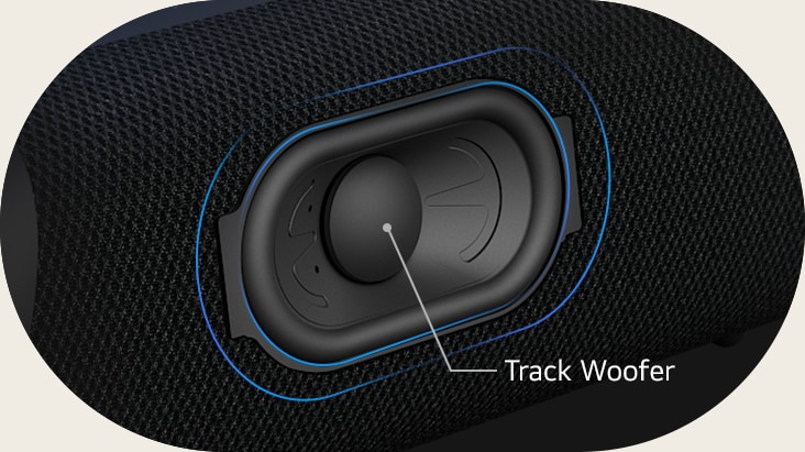 Diagonale Ansicht des LG XBOOM Go XG5. Der Track Type Woofer ist hervorgehoben.