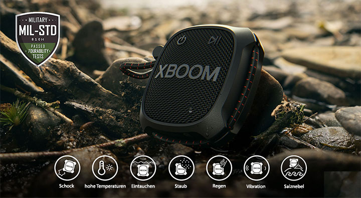 LG XBOOM Go XG2 auf einem Felsen stehend, um militärische Standards zu zeigen.