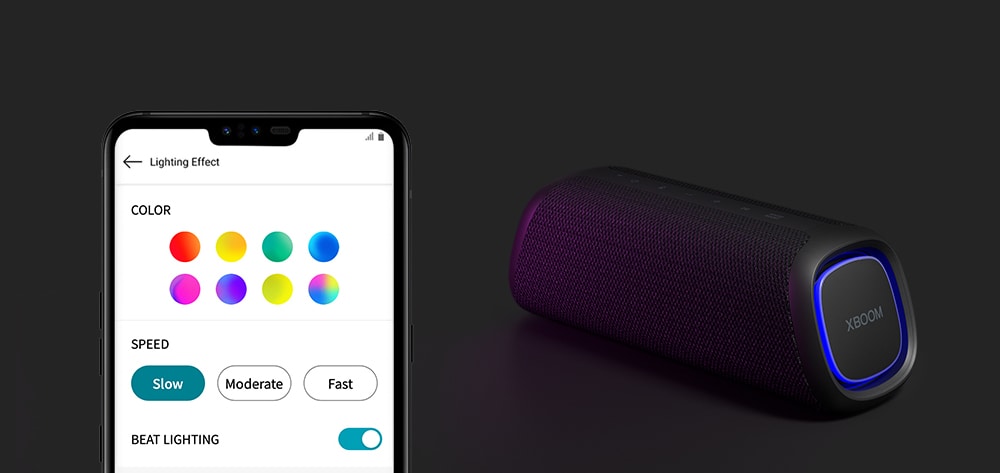 Auf der linken Seite wird die My-Style-Benutzeroberfläche angezeigt. Rechts davon steht der LG XBOOM Go XG5 mit blauer Beleuchtung.