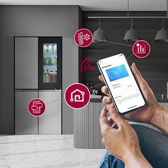 Moderne Kücheneinrichtung mit InstaView-Kühlschrank.